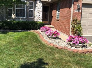 25488 Tara Ln, Flat Rock, MI 48134