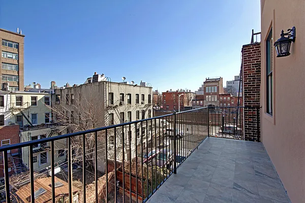 Rented by Compass | media 24