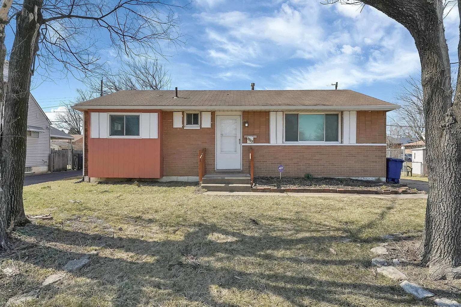 1703 Geraldine Ave photo 1