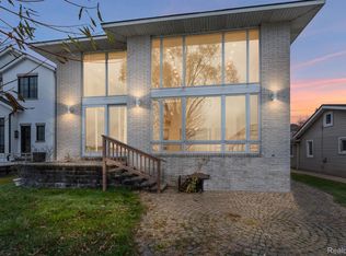 7584 Barnsbury Dr, West Bloomfield, MI 48324