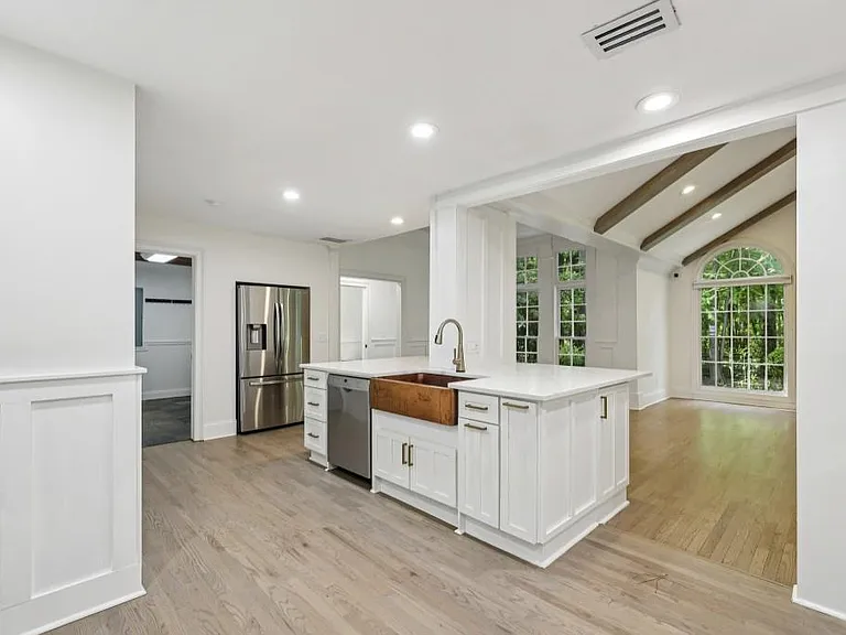 1905 Gainsborough Dr — Photo 22