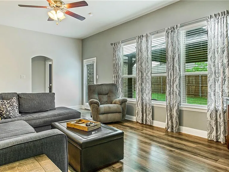 260 Hilltop Dr — Photo 13