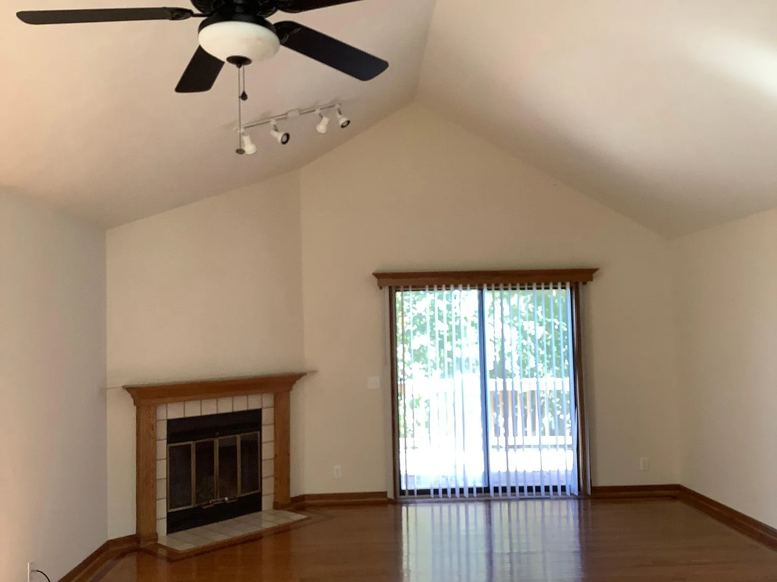 3 bed, 1567 sqft, $2,200 — Photo 4