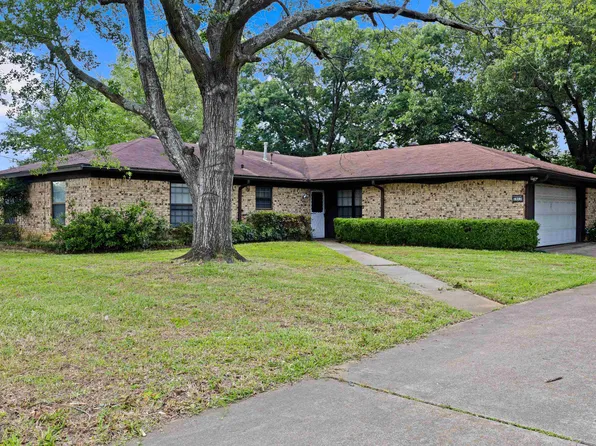 2803 Amberwood Dr, Longview, TX 75605