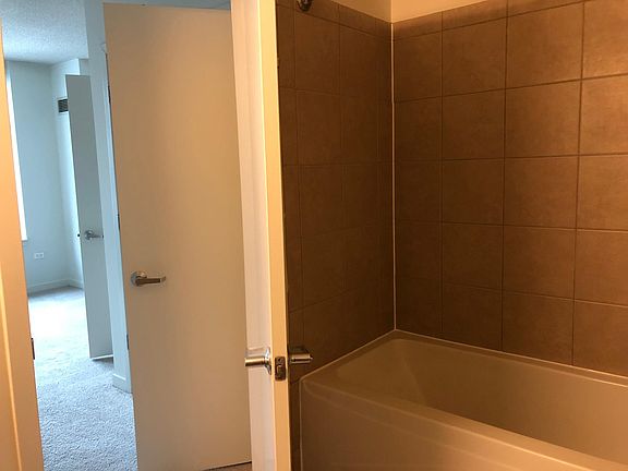 4th image of 548 W Kinzie St #E3405