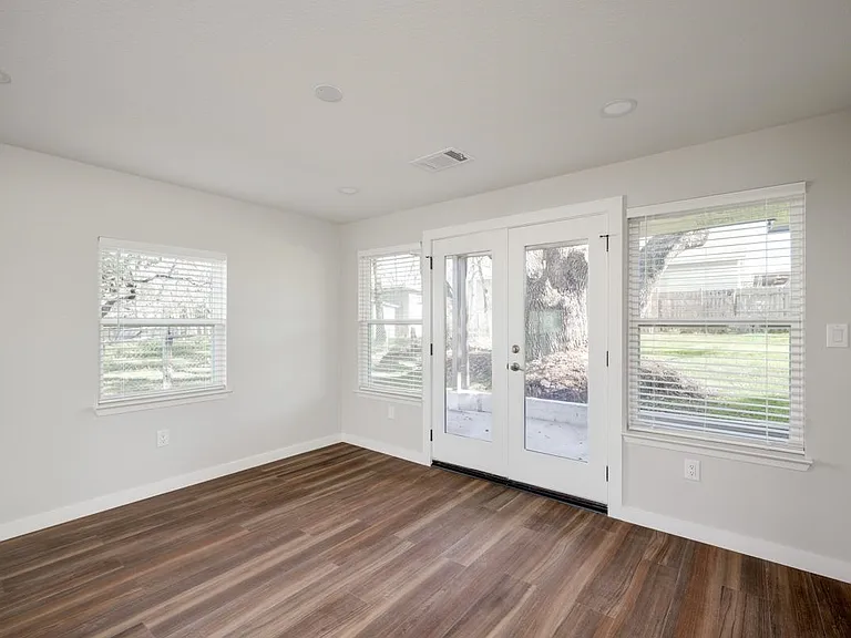 809 N West St — Photo 8