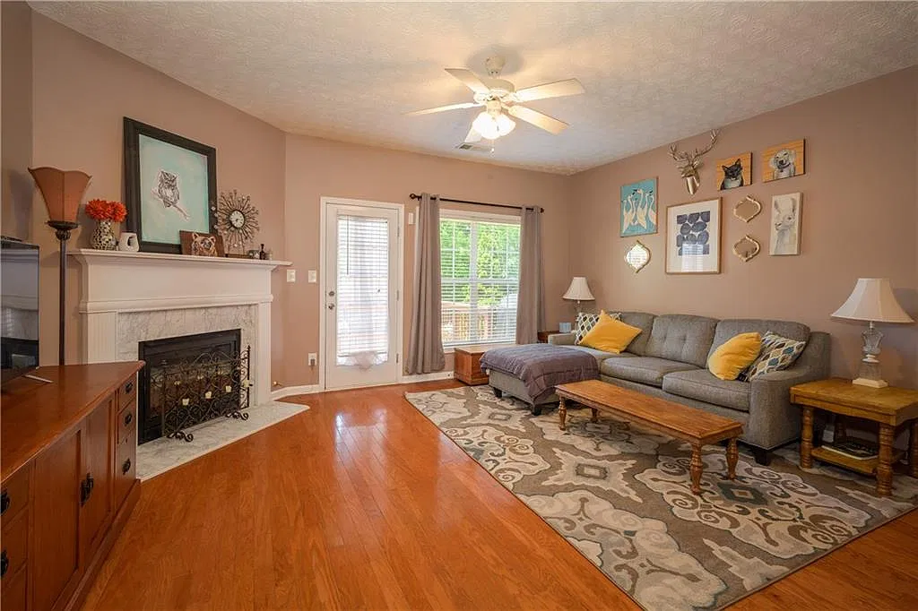 2 bed, 2.5 bath, 1580 sqft, $2,000 — Photo 3
