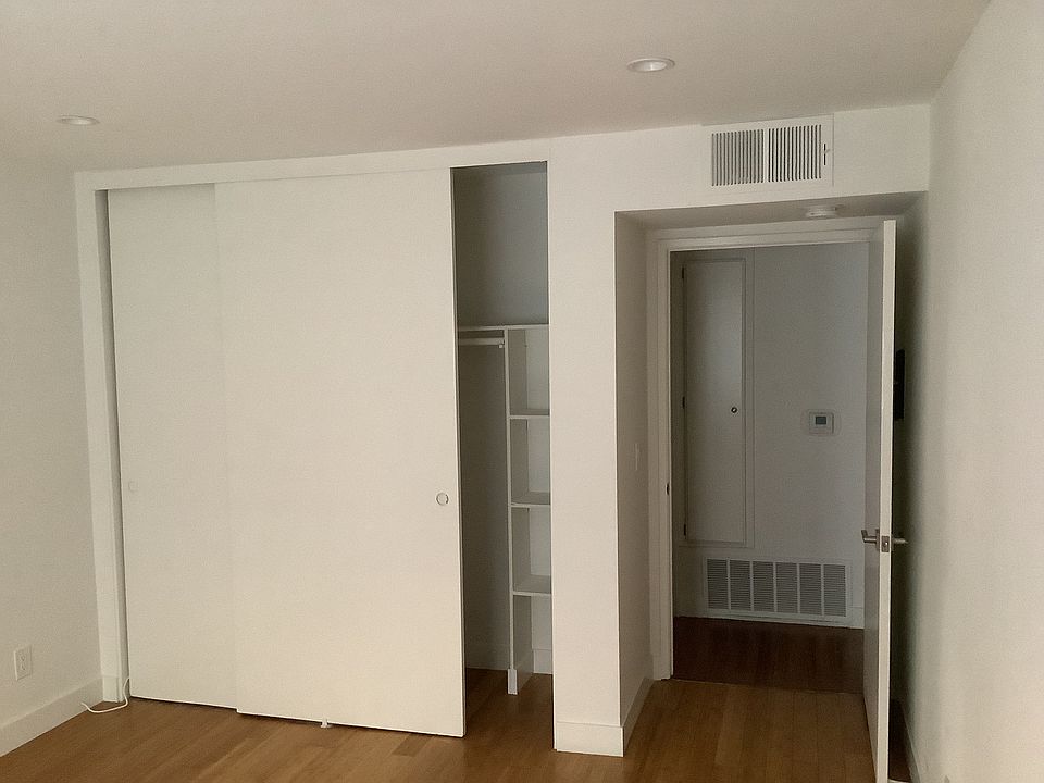 2nd image of 534 S Oxford Ave APT 105
