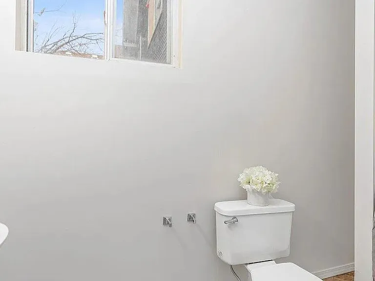501 W Lenawee St — Photo 13