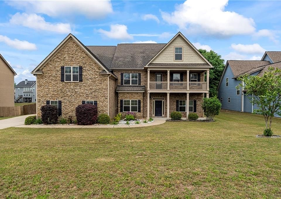 1st image of 18 Bradley Dr