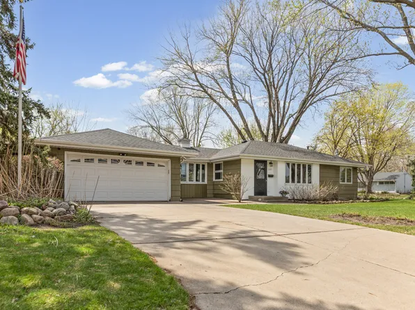 1015 80 1/2 St W, Bloomington, MN 55420