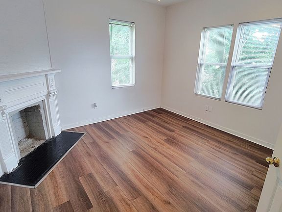 3rd image of 409 Kingsboro St