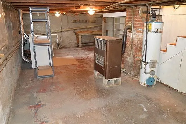 210 McKinley St — Photo 16