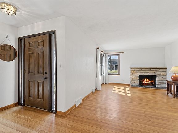 4th image of 1473 Edgewood Rd