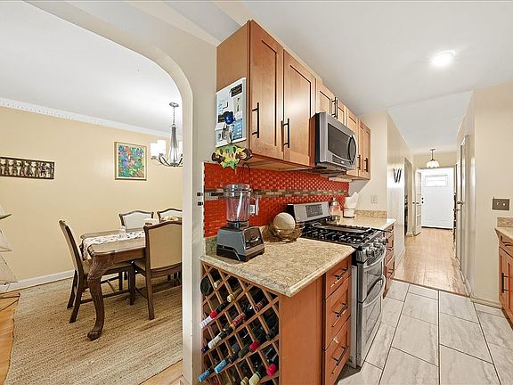 5th image of 4425 Richardson Ave