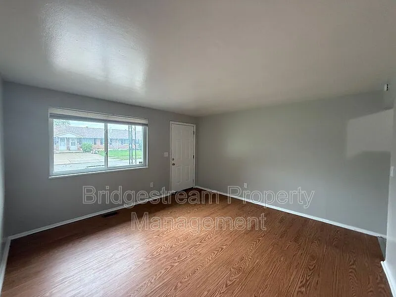 Building Photo - 4948 Leeper St