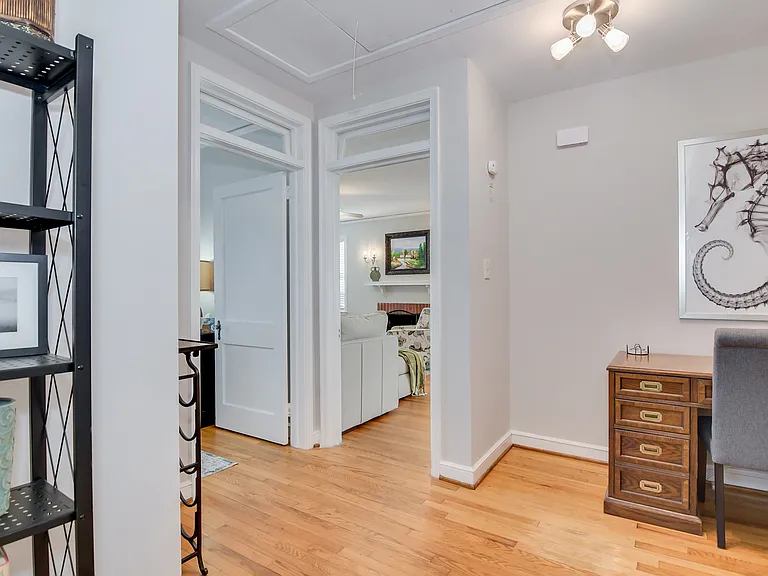 2631 Oakland Ave — Photo 32