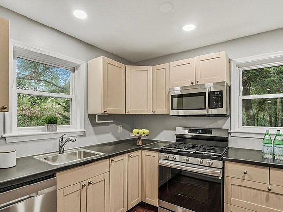 4th image of 5831 Biscayne Dr