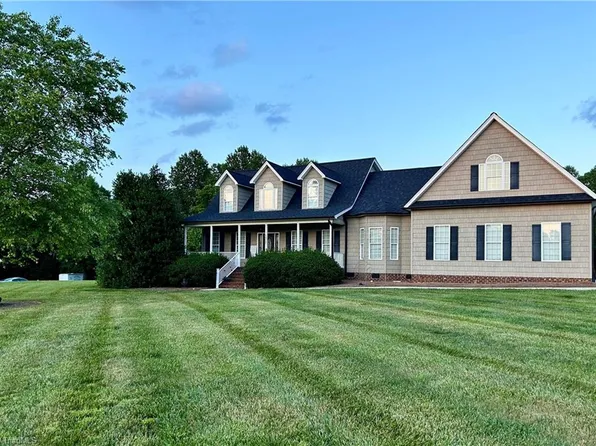 1902 Acorn Dr, Randleman, NC 27317