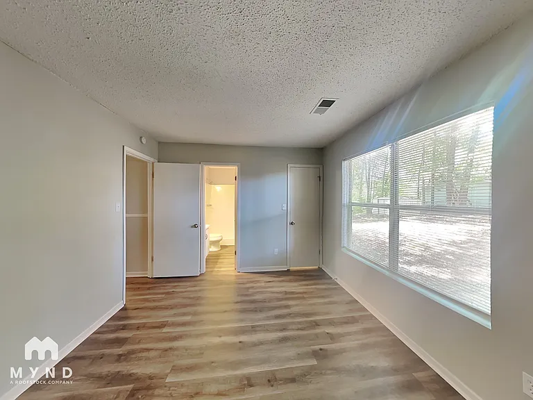 5910 Honeysuckle Cir — Photo 8