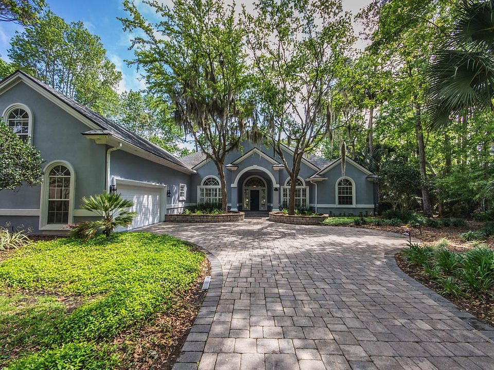 1215 Creek View Way