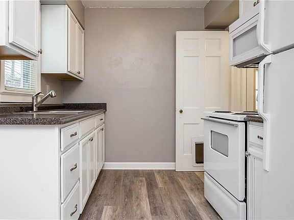 2nd image of 3207 McKinley St