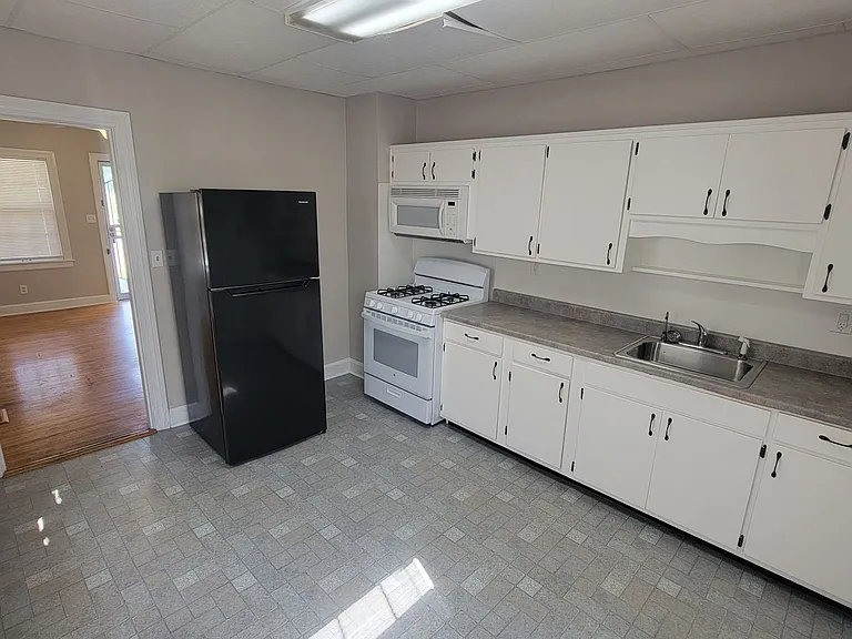 1554 Clara Ave — Photo 4