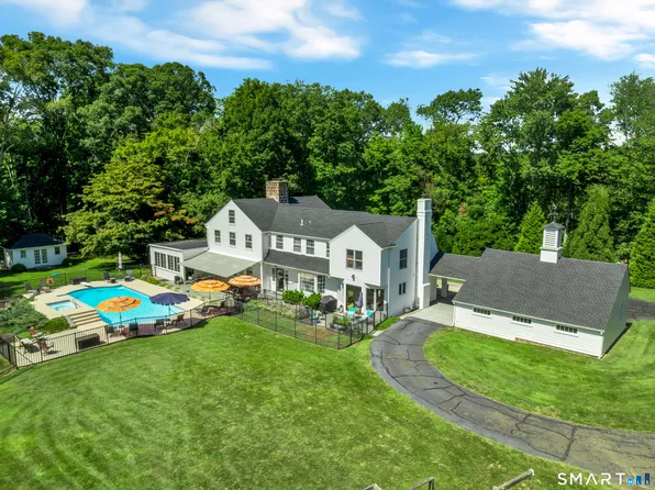 40 Brookhills Road, Branford, CT 06405