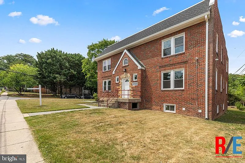 3 bed, 1.0 bath, 968 sqft, $2,500 — Photo 2