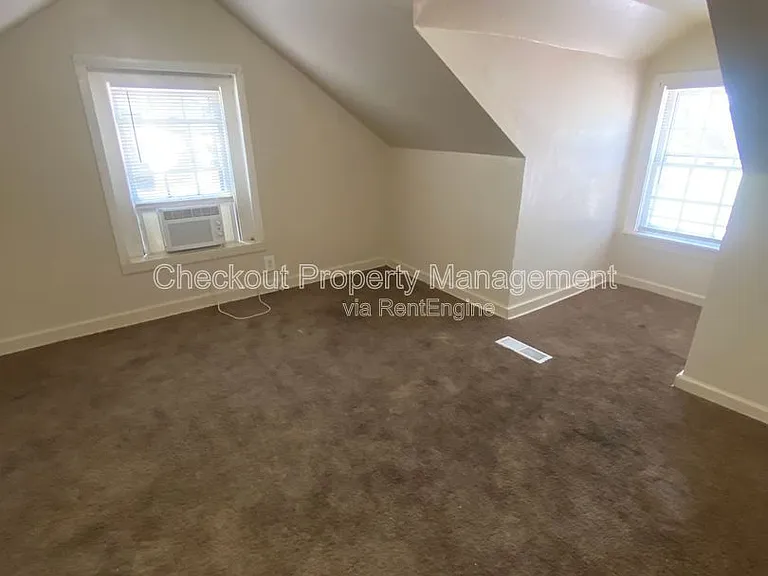 1926 Chambers Rd — Photo 8
