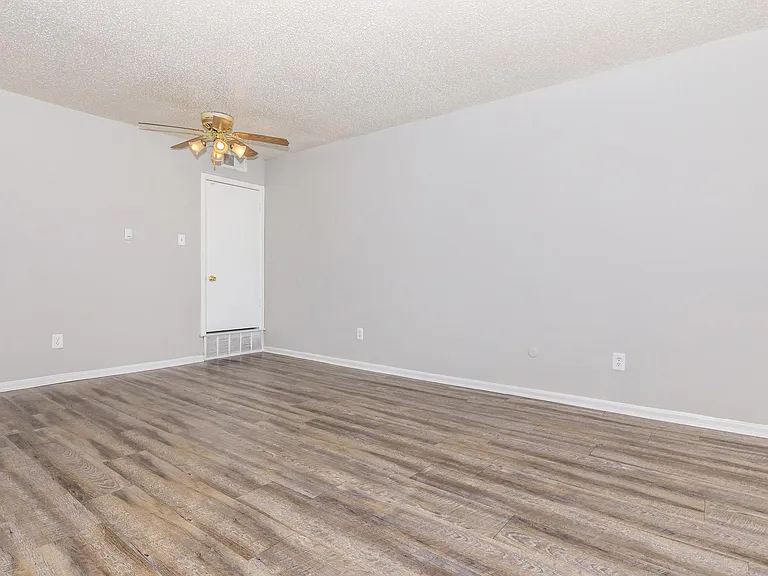 Marine Park Apartments — Photo 69