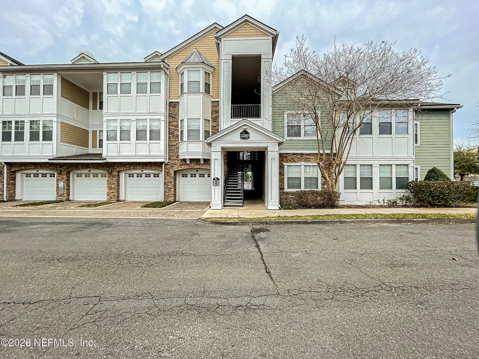 1 bed, 1.0 bath, 786 sqft, $1,450 — Photo 1