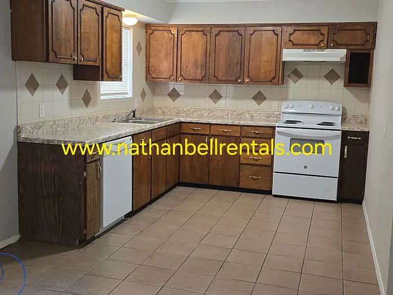 2485 Cypress Dr — Photo 2