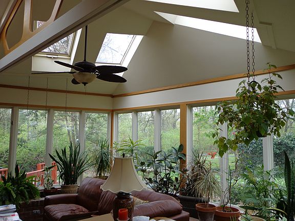 3rd image of 819 Marland Dr S