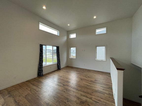 5th image of 4957 37th Ave S
