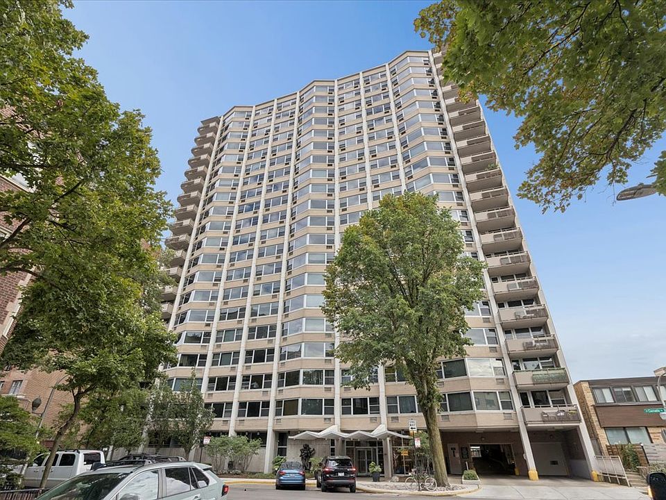 1st image of 555 W Cornelia Ave APT 501