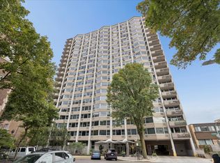 555 W Cornelia Ave APT 501, Chicago, IL 60657