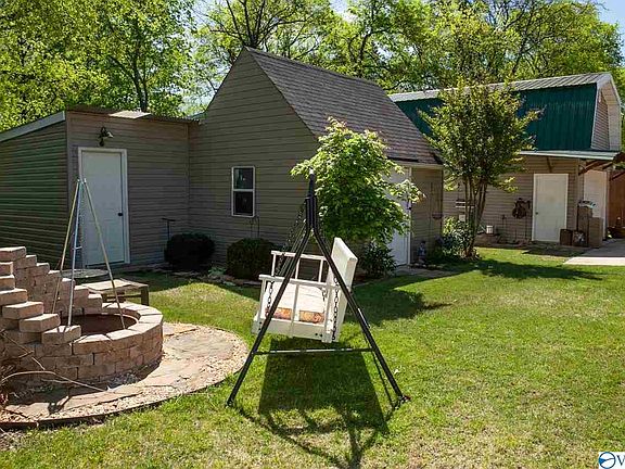 5th image of 2817 Briarwood Dr SE