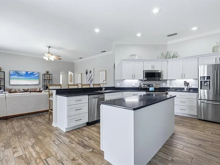 4617 Egmont Dr — Photo 12