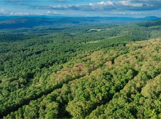 Falconwood Rd, Paw Paw, WV 25434