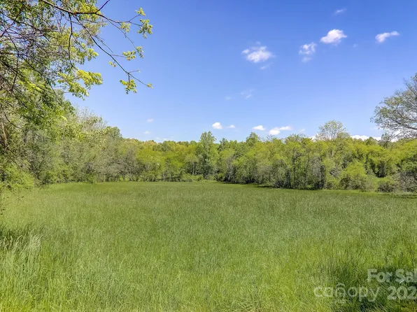 141 Livingston Rd, Fletcher, NC 28732