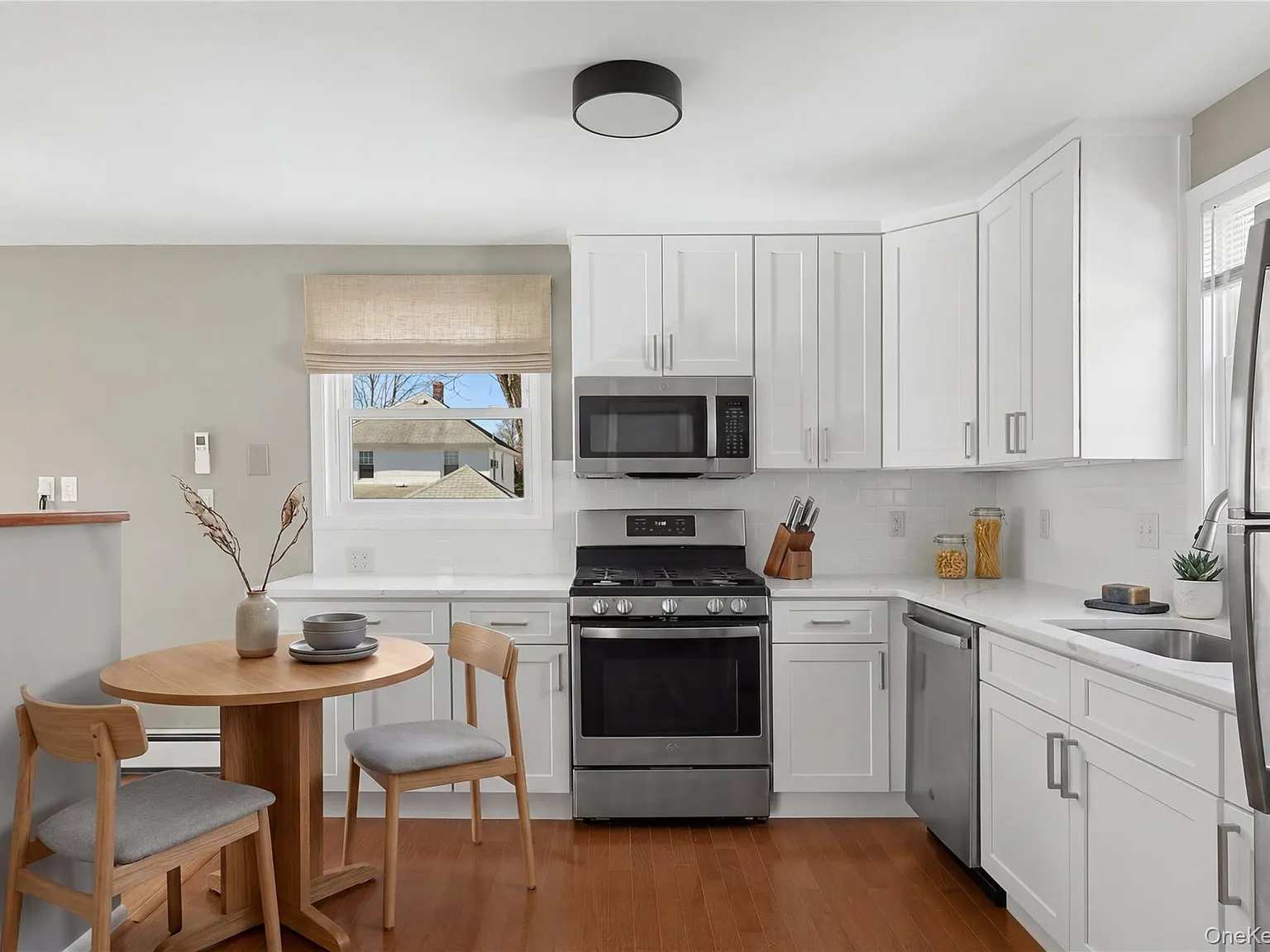 1 bed, 1.0 bath, 669 sqft, $3,200 — Photo 3