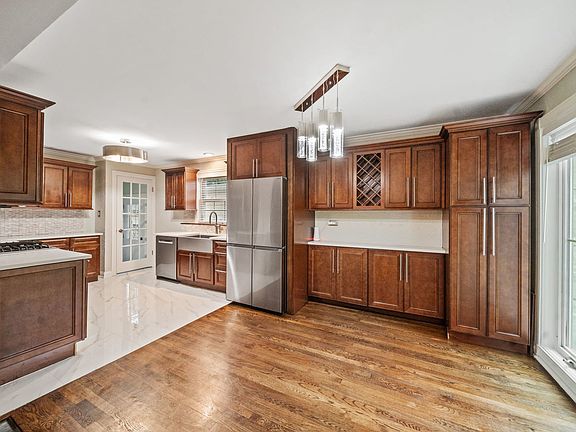 3rd image of 1508 Potter Rd