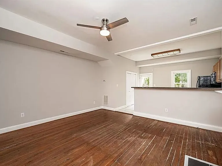 513 S Laurel St — Photo 11