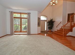 N894 W Curtis Sq, Geneva, IL 60134