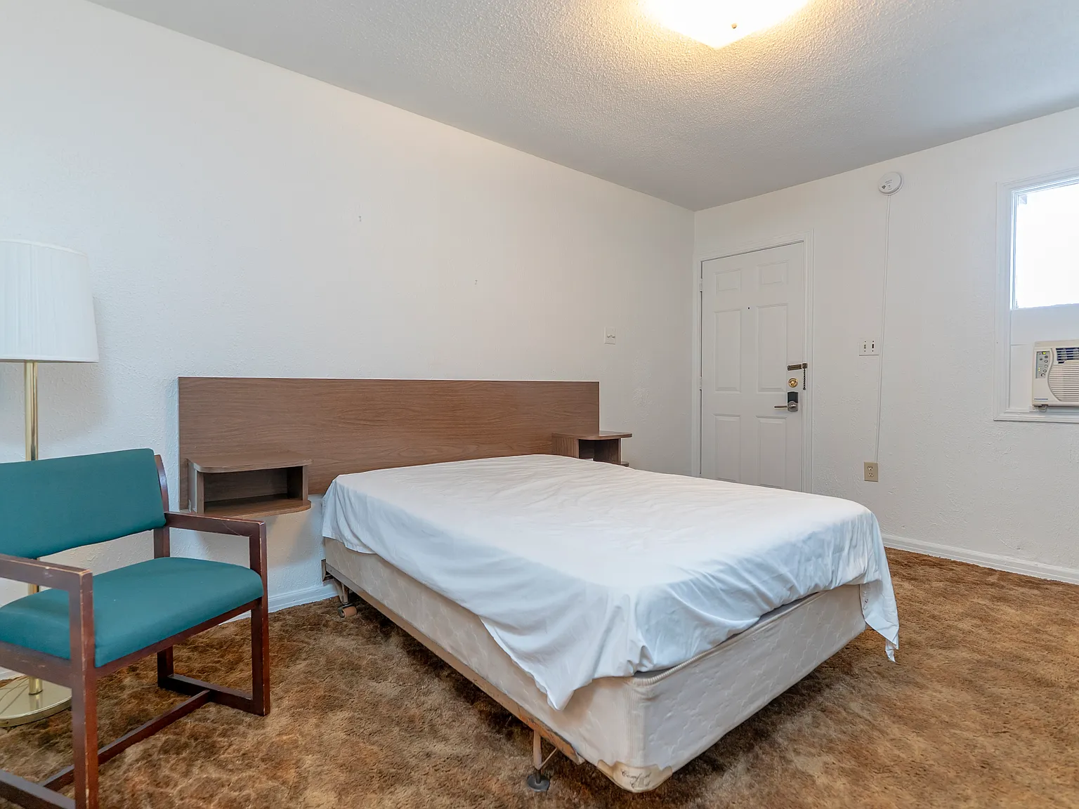 Studio, 300 sqft, $575 — Photo 3