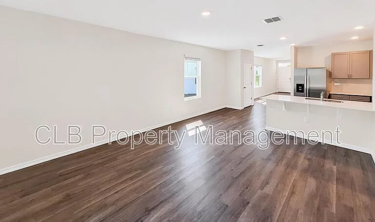982 Commons Way — Photo 3