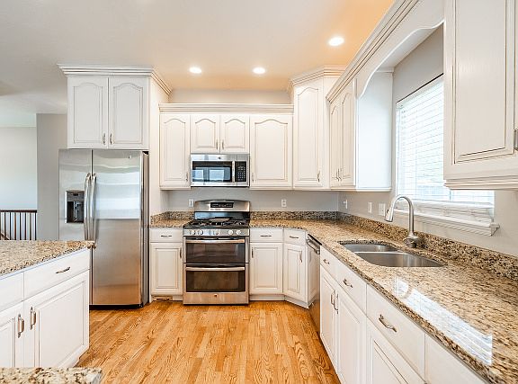 3rd image of 14462 S Vantage Cir