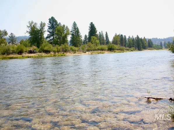 7 Southfork Ln, Garden Valley, ID 83622