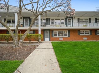 1345 1st St #1345, Northbrook, IL 60062